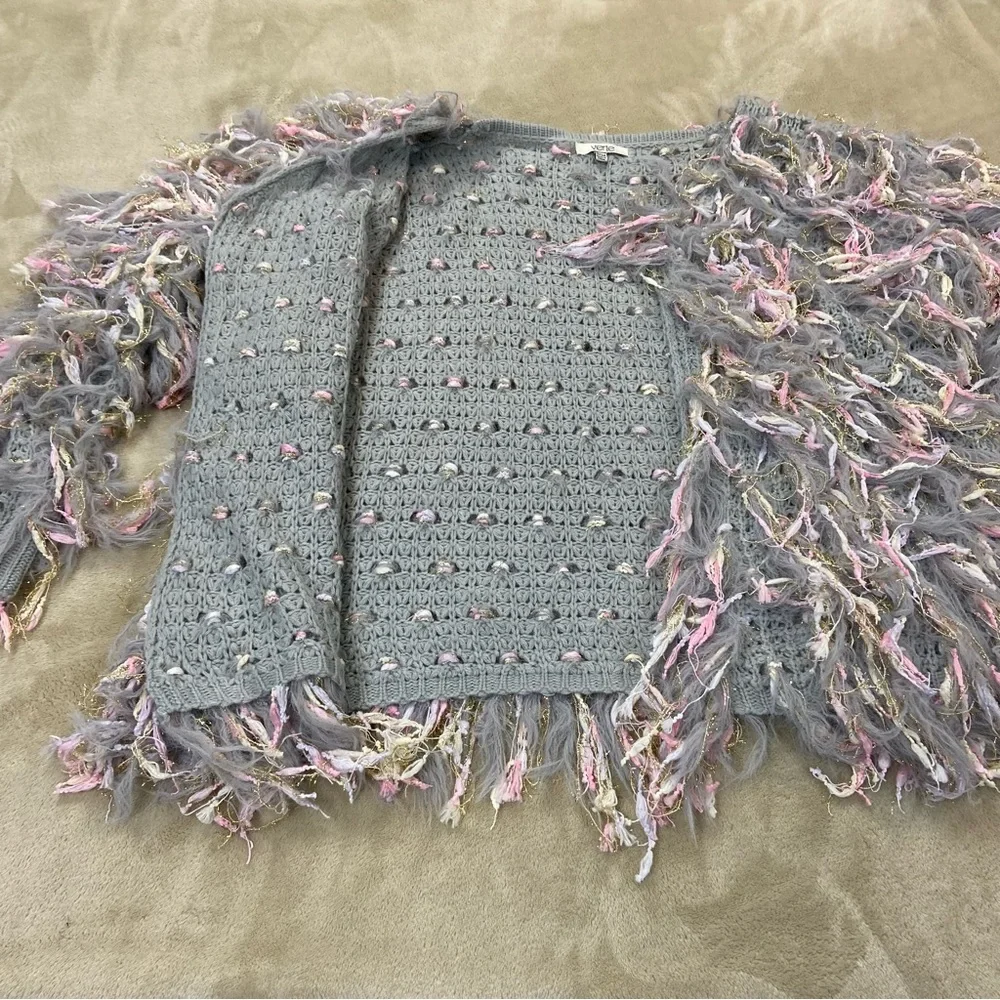 Verte Gray, Pink, White Ribbon and Yarn Adorn this fun Sweater size S/M - Picture 3 of 9